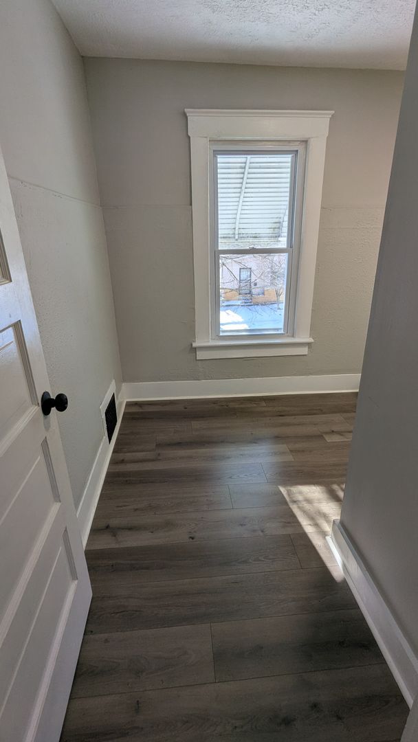 Building Photo - Welcome to this newly renovated, 3-bedroom home located in the heart of Akron