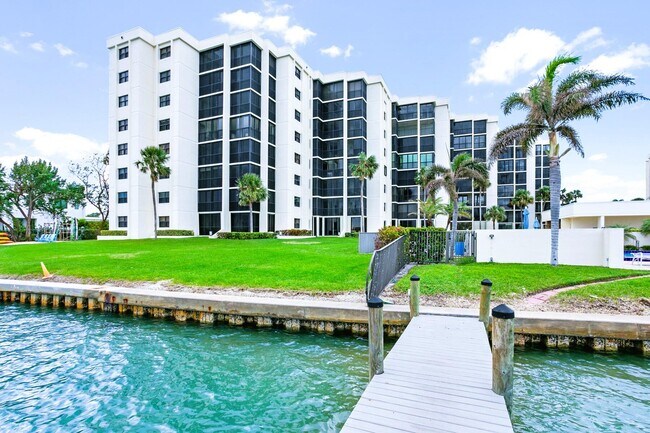 Building Photo - 19800 Sandpointe Bay Dr