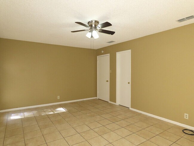 Building Photo - 11782 S Hillcreek Rd