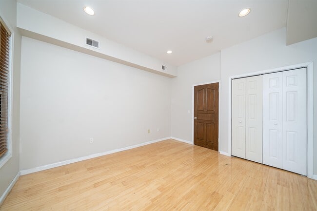 Building Photo - 209 Webster Ave
