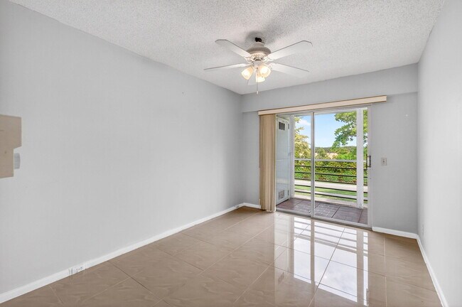 Building Photo - 116 Mansfield C