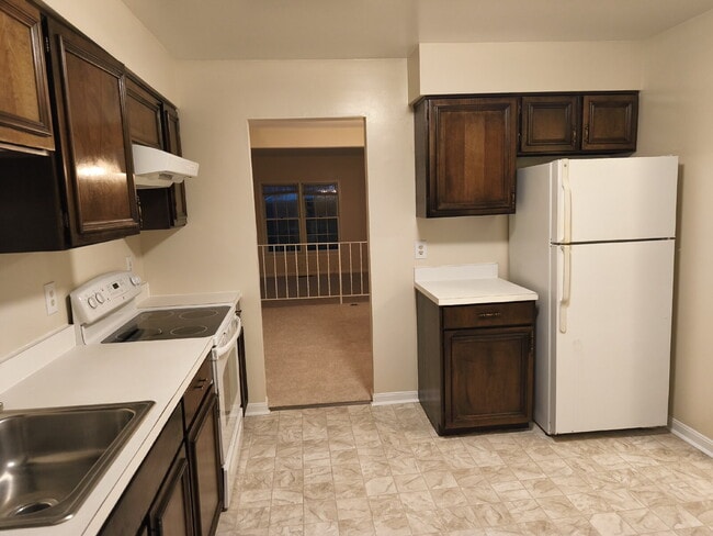 Building Photo - McLean Park Haven: Serene Living in a Tran...