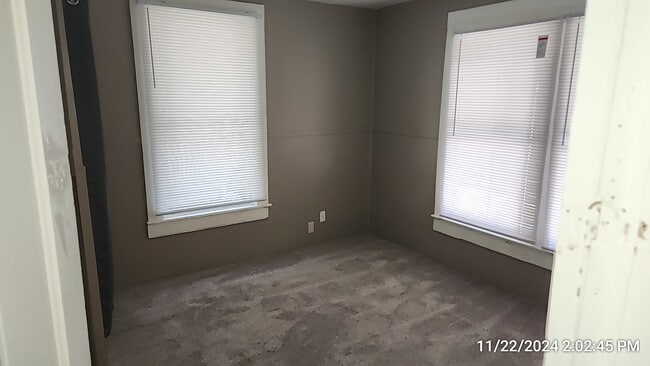 Building Photo - 716 Bronson St