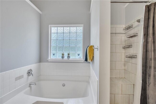 Building Photo - 4240 N Braves Cir