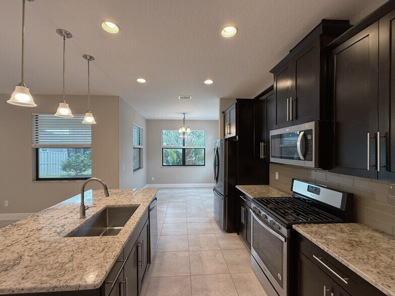 Building Photo - 2941 Casterton Dr