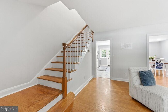 Building Photo - 6467 Blenheim Rd