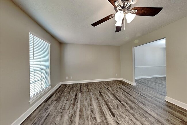 Building Photo - 2818 Silver Falls Dr