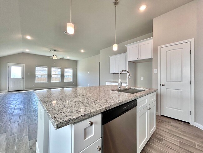 Building Photo - Charming 3-Bed, 2-Bath Home with Modern Up...