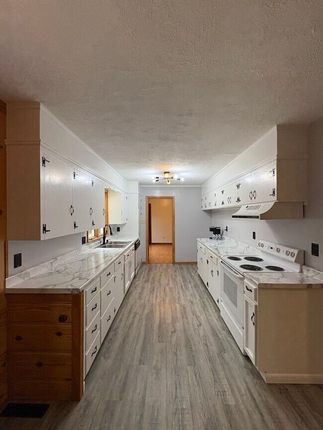 Building Photo - Two bedroom home for rent - Country living...