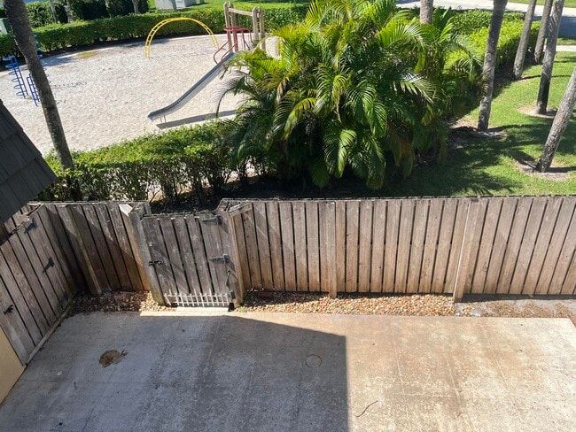 Building Photo - 621 6th Way