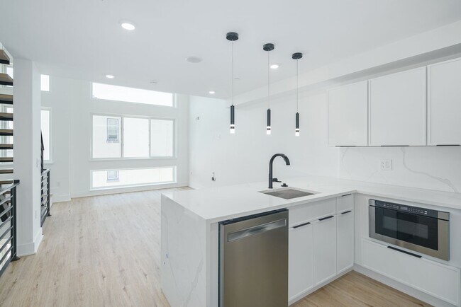 Building Photo - 2605 E Boston St