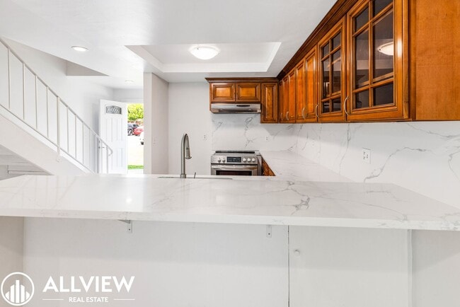 Building Photo - Beautifully Renovated 2-bedroom, 1.5-bath ...