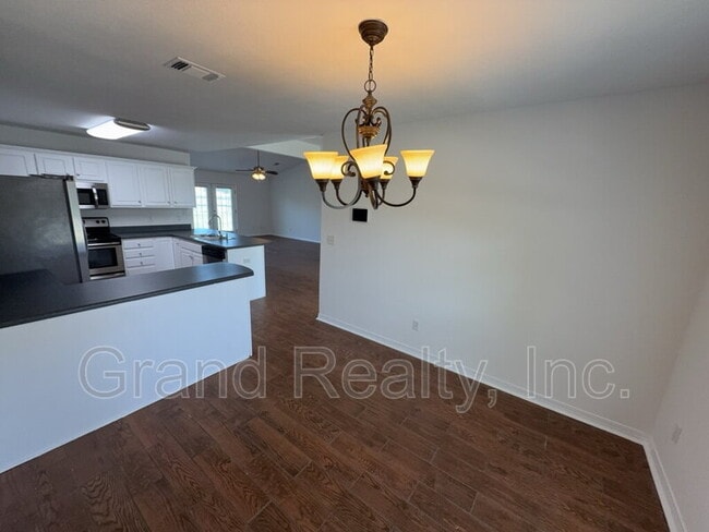 Building Photo - 1261 Mazurek Blvd