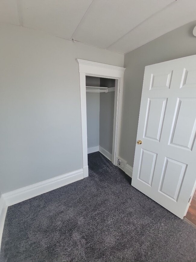 Building Photo - 422 N 27th Ave W