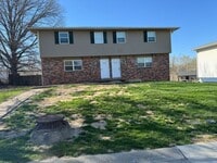 Building Photo - Three Level Three Bedroom Duplex in SW Columbia