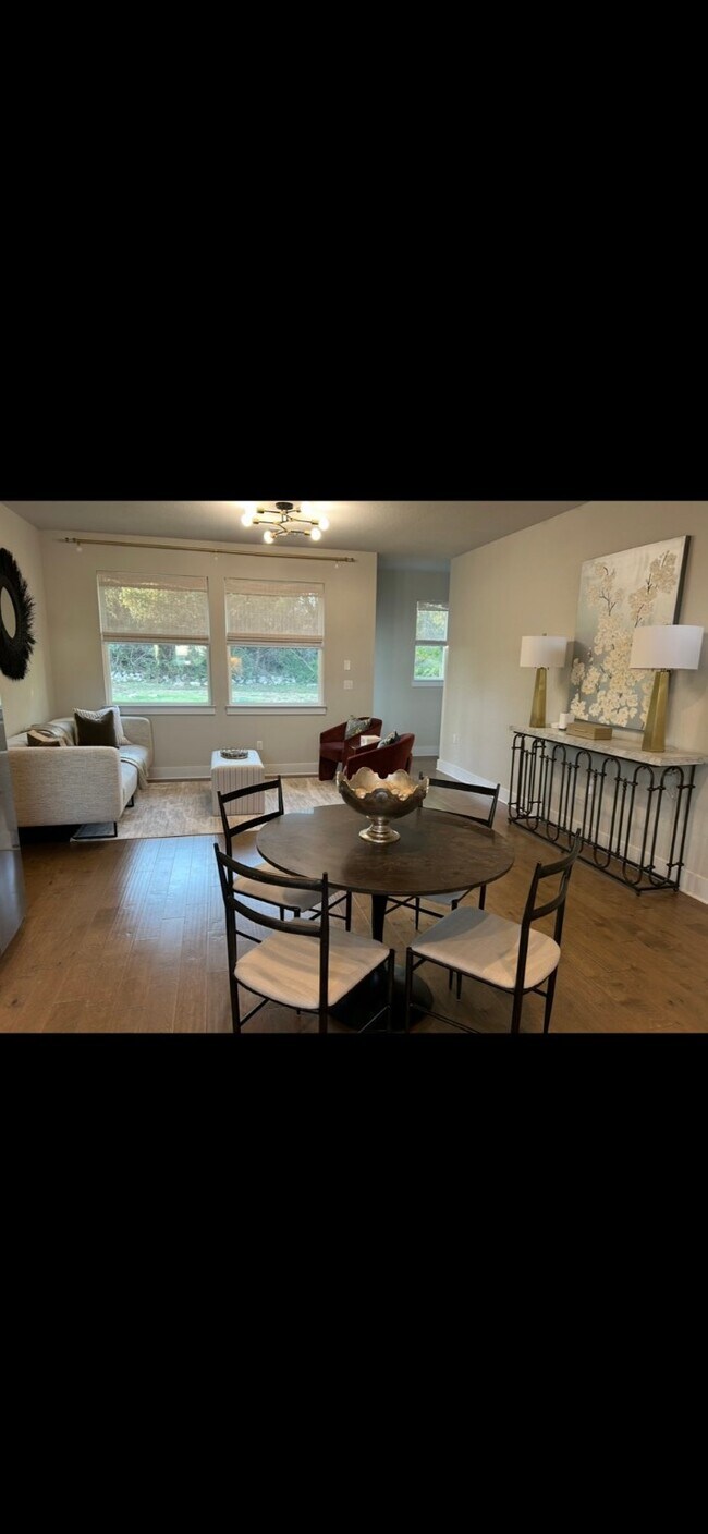Building Photo - 142 Volterra Ln