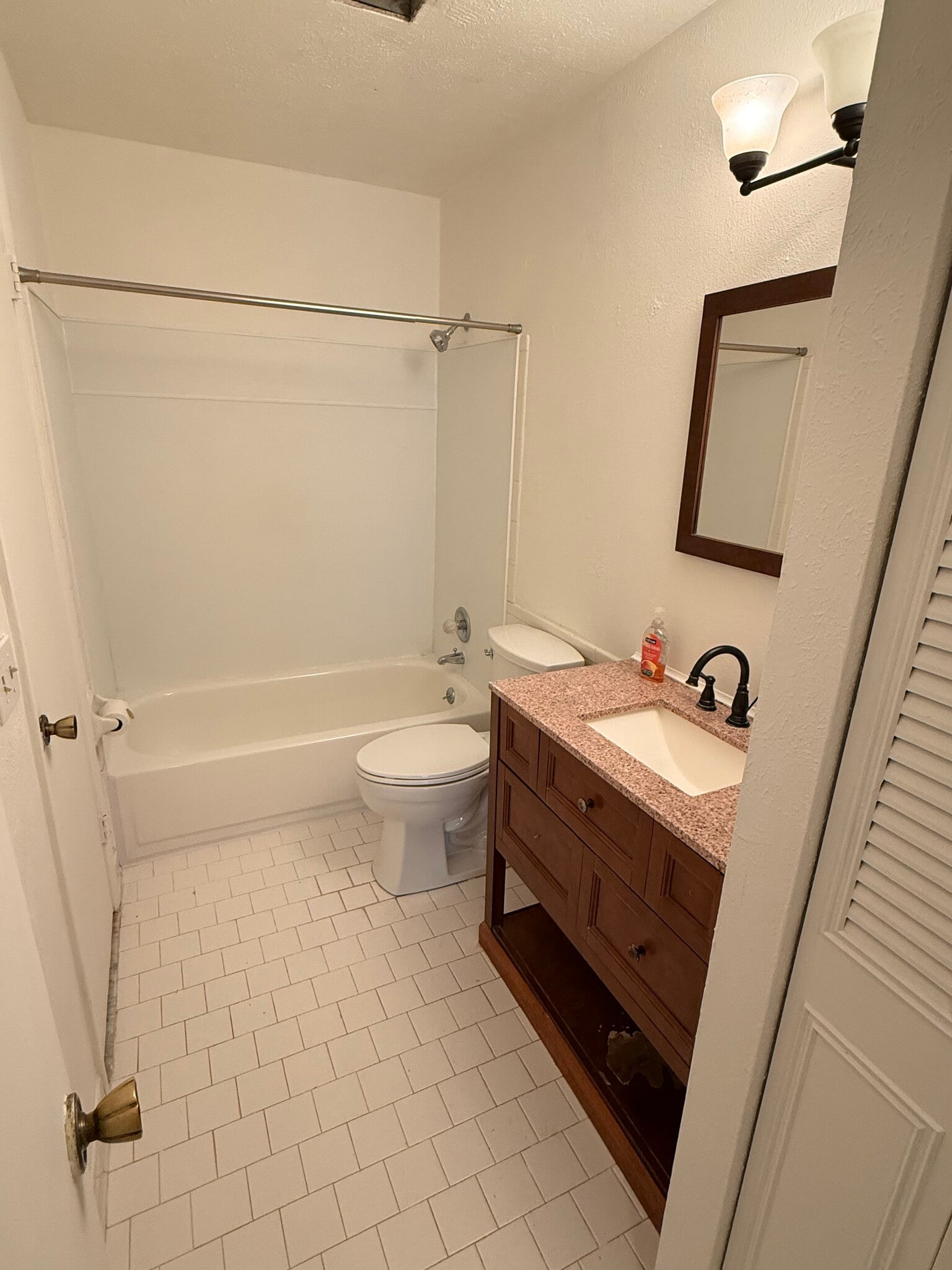 bathroom - 810 Bellevue Rd