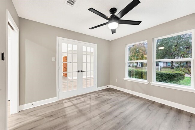 Building Photo - 5730 Old Lodge Dr