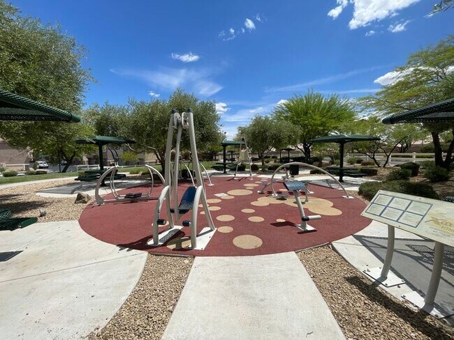 Building Photo - Carry Over Showing: This property has been...