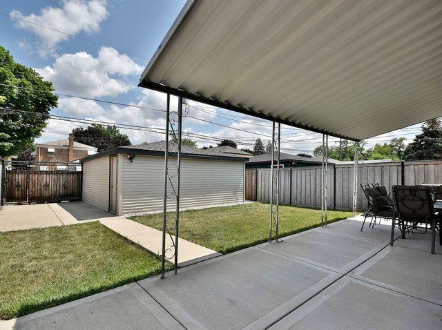 Building Photo - 2635 Maple St