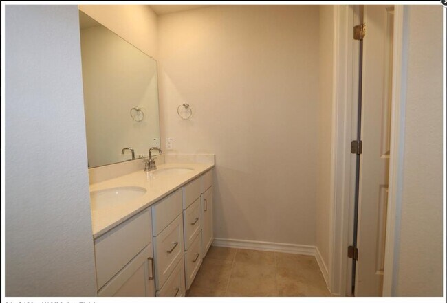 Building Photo - 324 Terminus Trl