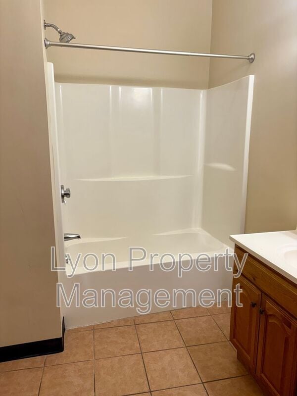 Building Photo - 50 Hedley Ave