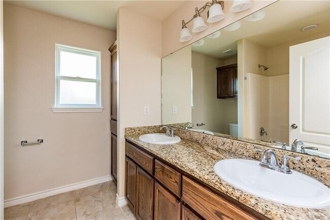 Building Photo - *No Application Fee* $500 Off 1st Month - ...