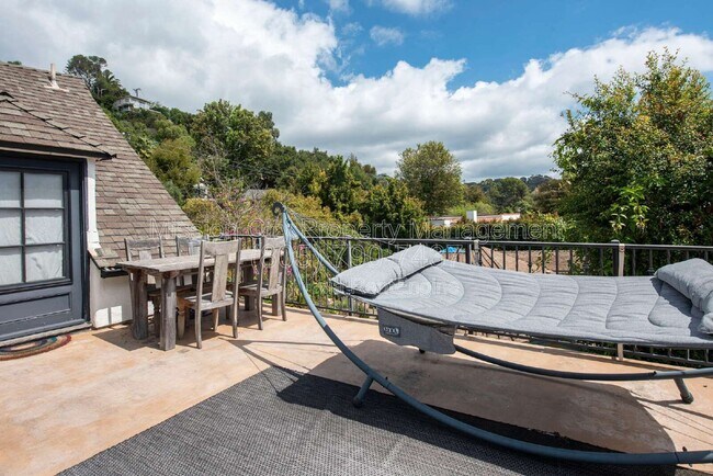 Building Photo - 857 Cheltenham Rd