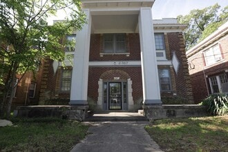 Building Photo - 2367 Forest Ave