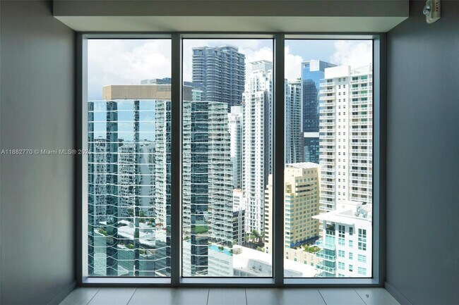 Building Photo - 1300 Brickell Bay Dr