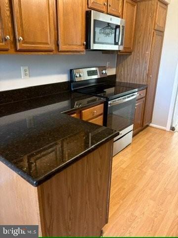 Building Photo - 5142 Woodford Dr