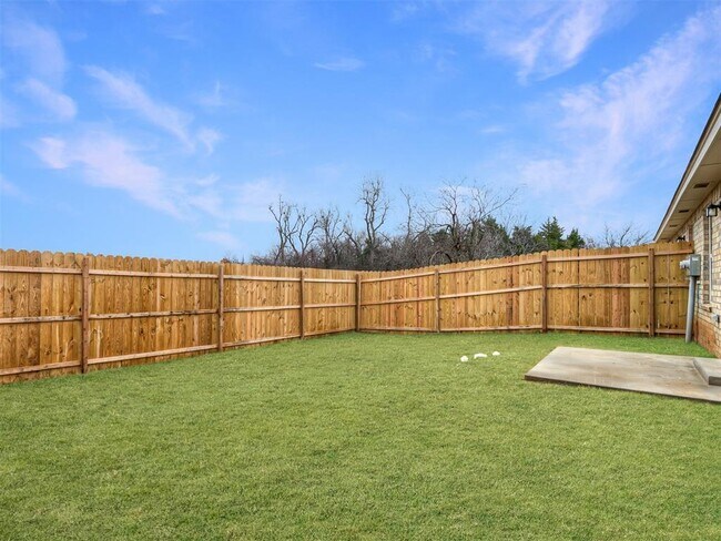 Building Photo - 206 Gray St