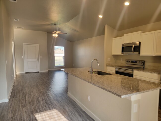 Building Photo - 3206 Volney Ave