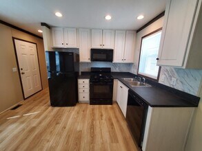 Building Photo - 47 Canal Dr