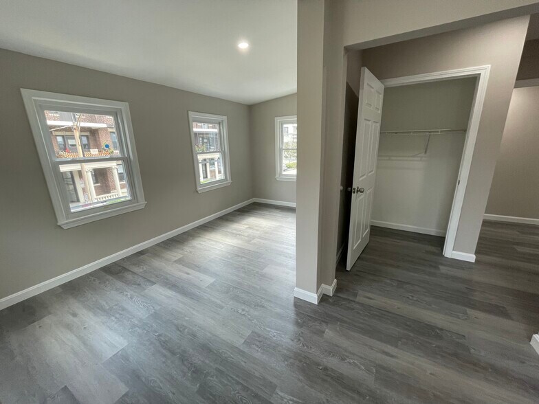 Building Photo - 16 Long Ave