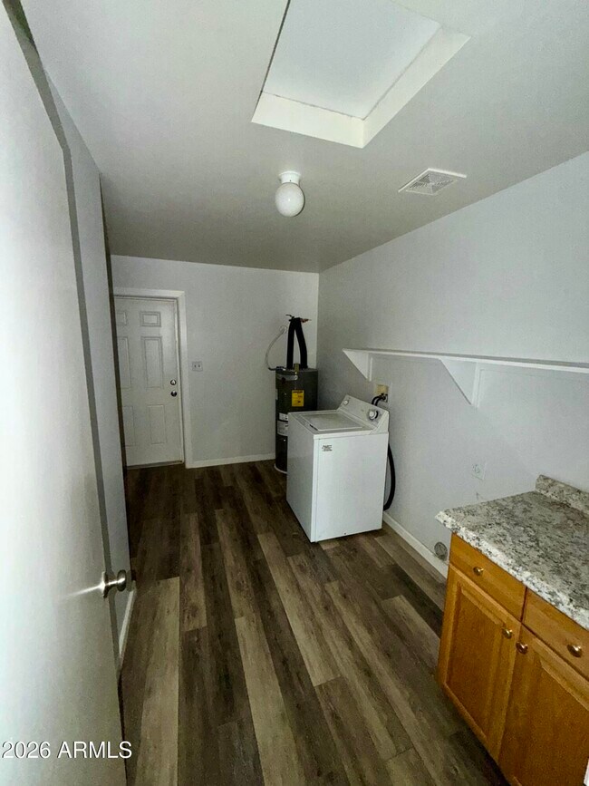 Building Photo - 8659 W Calle Lejos