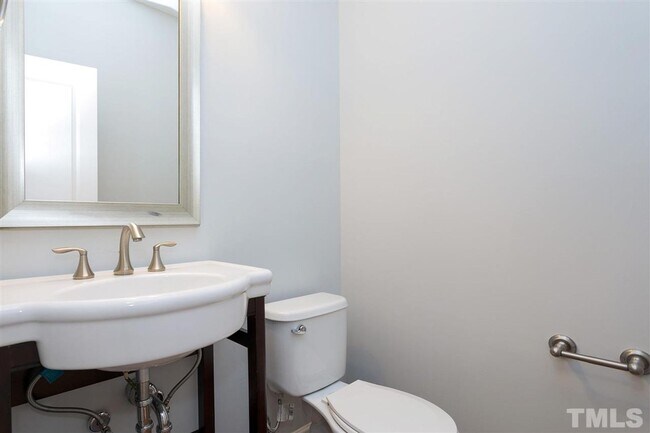 Building Photo - 3 Bedroom 2.5 Bathroom Townhome Home w/ Open Floorplan and a 2 car Garage in the heart of Morrisv...
