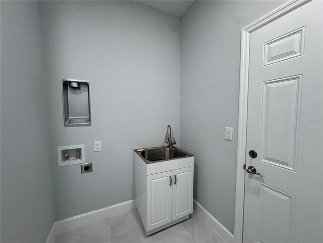 Building Photo - 6018 Newmark St