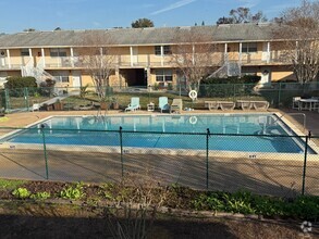 Building Photo - 1 Bedroom/1 Bathrom 1st floor condo at Pal...