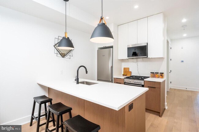 Building Photo - 1316 8th St NW