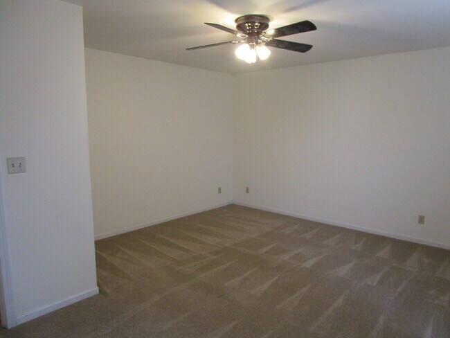 Building Photo - 2406 Calder Ct