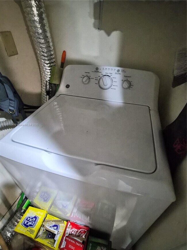 Building Photo - 10904 SW 72nd St