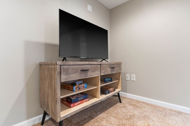 Building Photo - The Garland Bleu 3 bedroom home (Furnished)