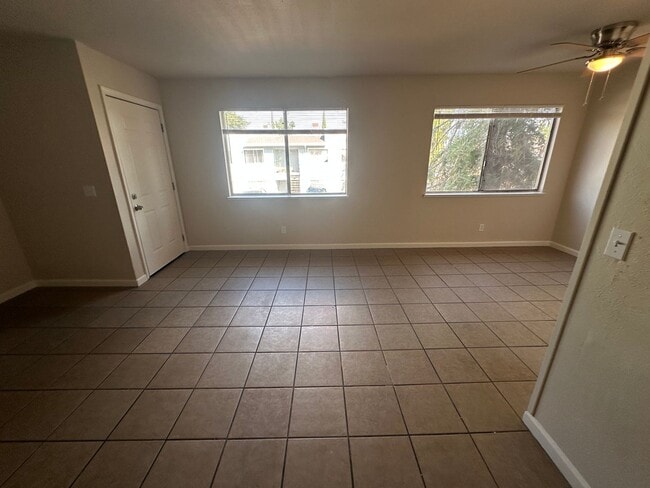 Building Photo - 1316 Hobart Dr