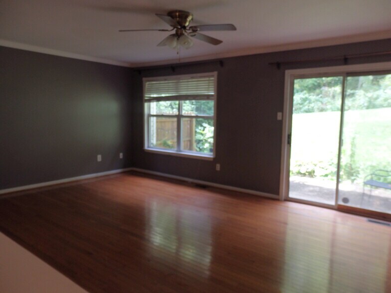 Building Photo - 4574 Louise Saint Claire Dr
