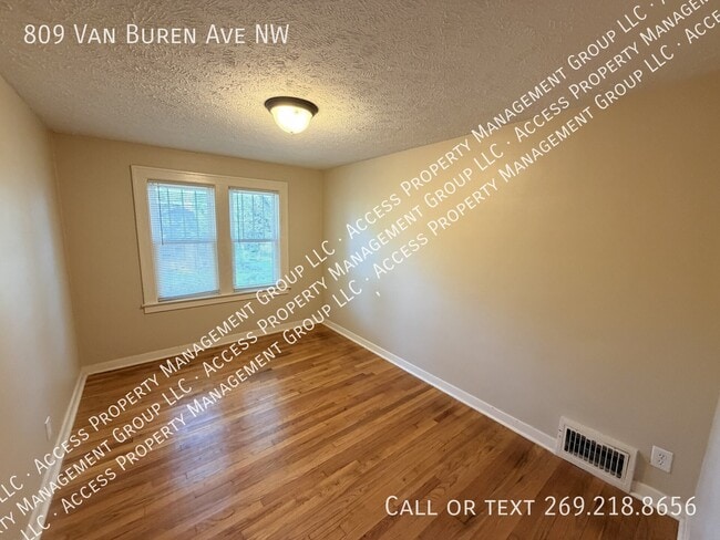 Building Photo - 809 Van Buren Ave NW