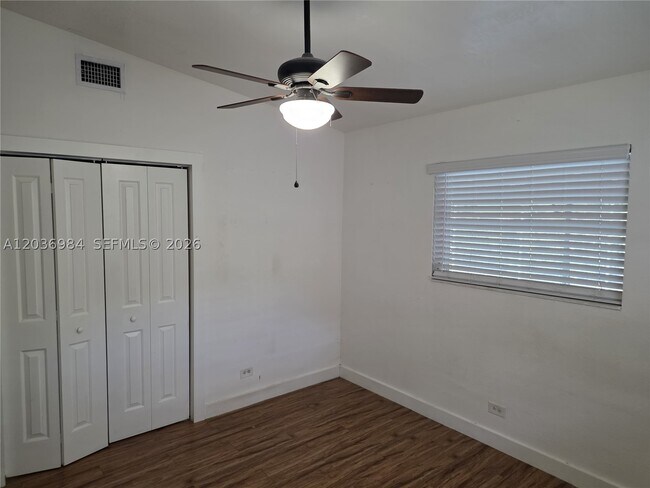 Building Photo - 621 SW 64th Pkwy