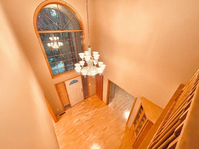 Building Photo - Huge 5 bed home located in Maple Grove!
