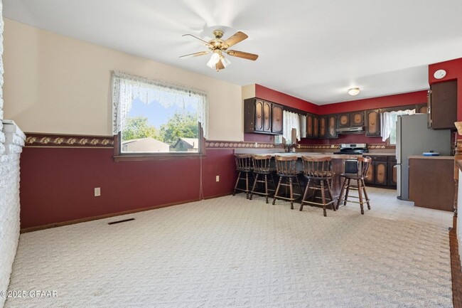 Building Photo - Spacious 4 Bedroom Home with 3 Stall Garage Grand Forks