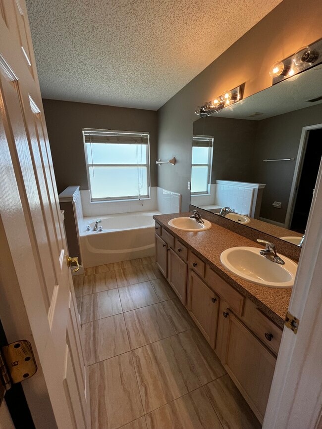 Building Photo - 1410 Soaring Flight Way